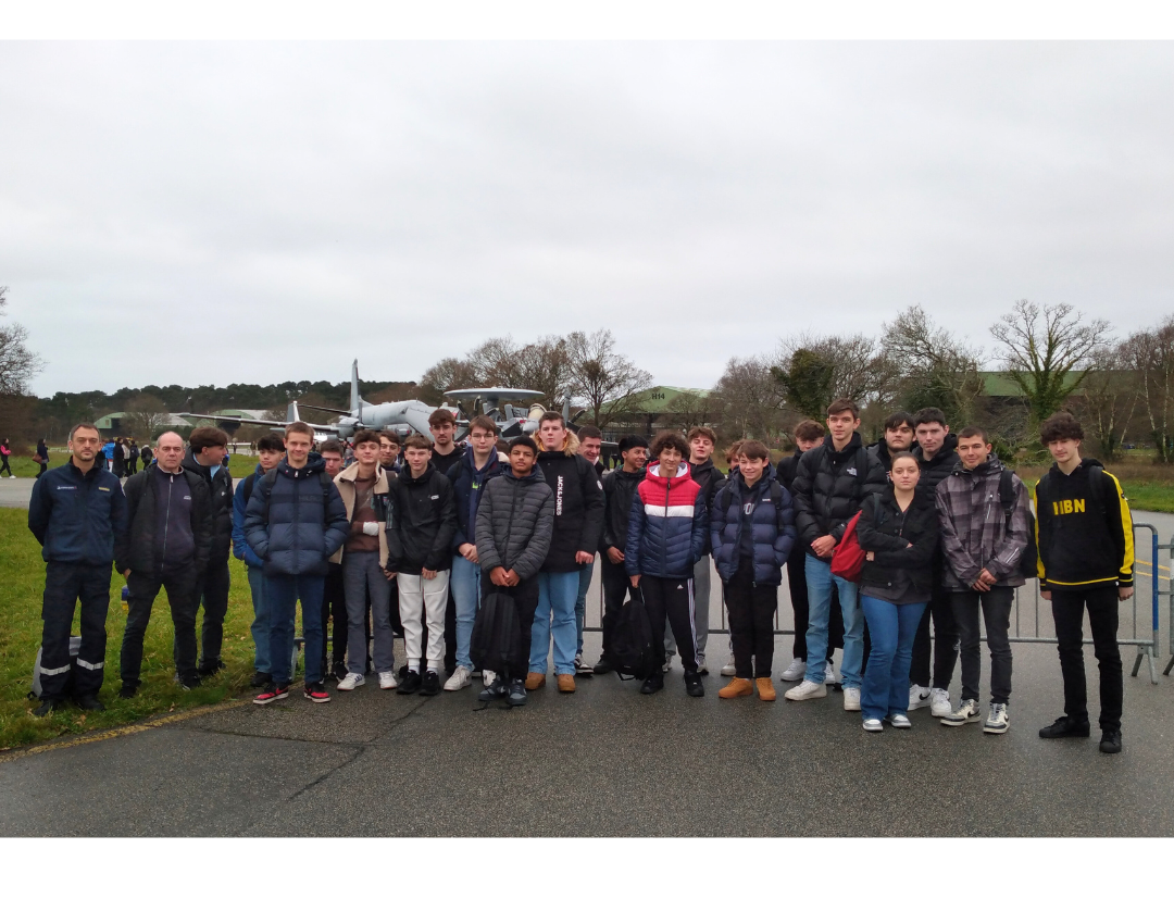 Participation des élèves au forum des métiers de l'Aéronautique Navale